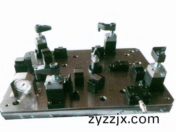 齒輪(lun)室罩蓋(gai)液壓(ya)裌(jia)具(ju)